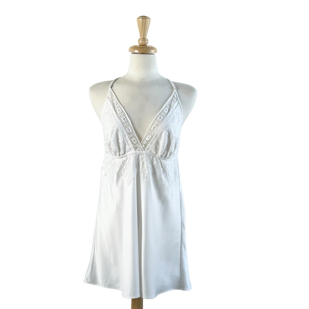 FLORA NIKROOZ Lingerie Lace Silky Nightgown Floral White Large Wedding Night